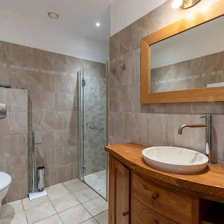 Aigue Marine - Front De Villa Verghia